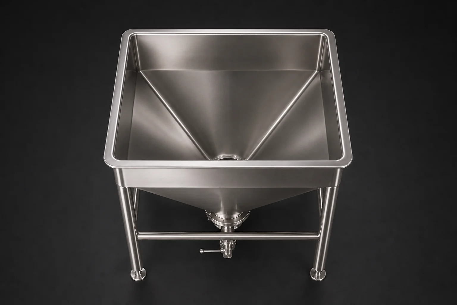 Vue haute de l’intérieur et des pentes de la trémie inox