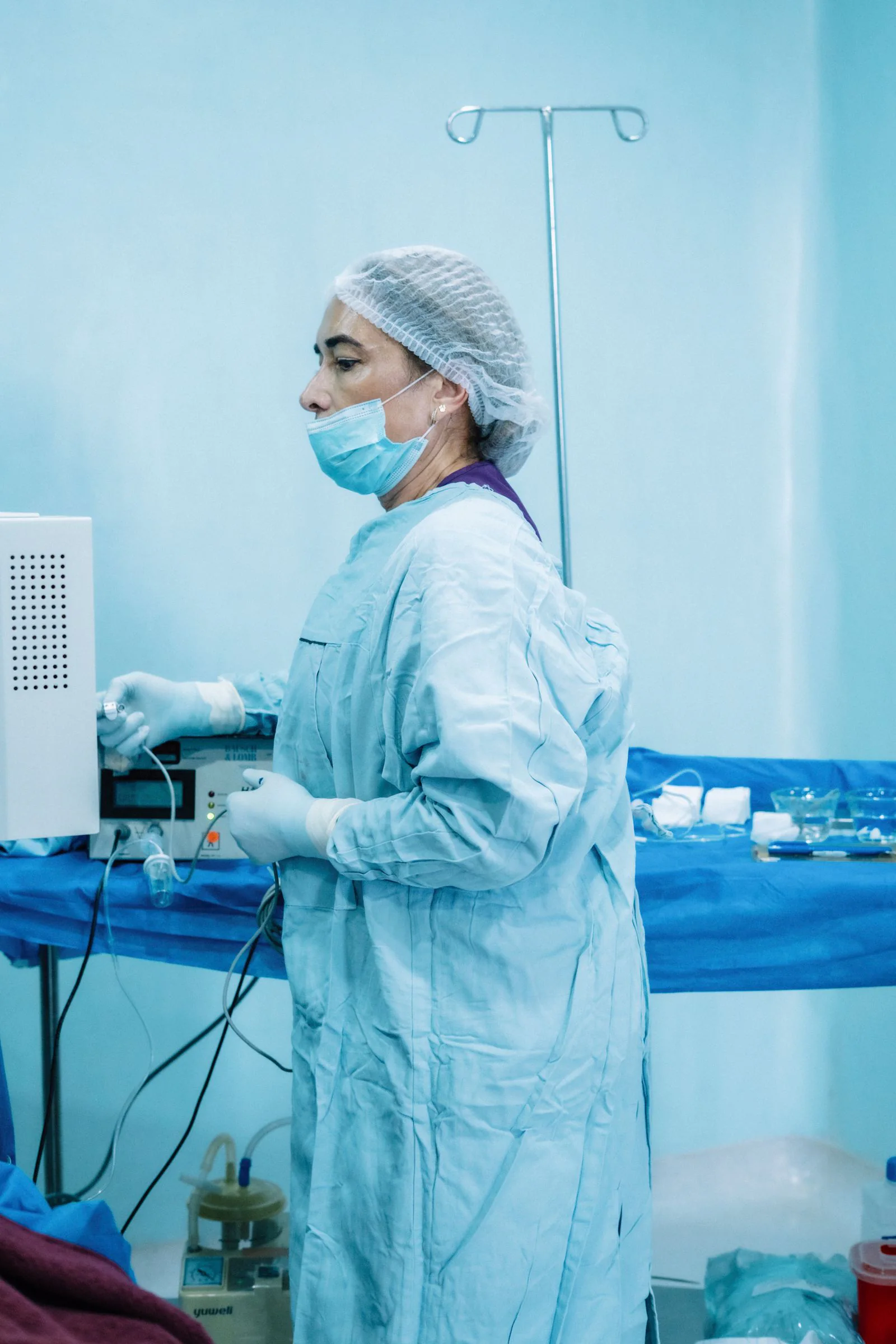 Personnel médical dans un environnement hospitalier stérile